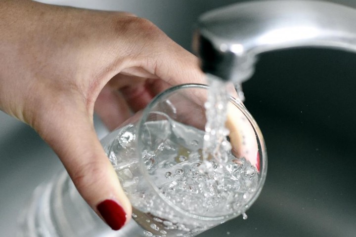 Pollution au tritium : à Paris, la préfecture dément tout risque à boire l'eau du robinet